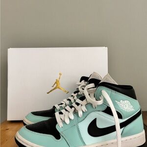 Jordan 1 Mid in Teal and Black